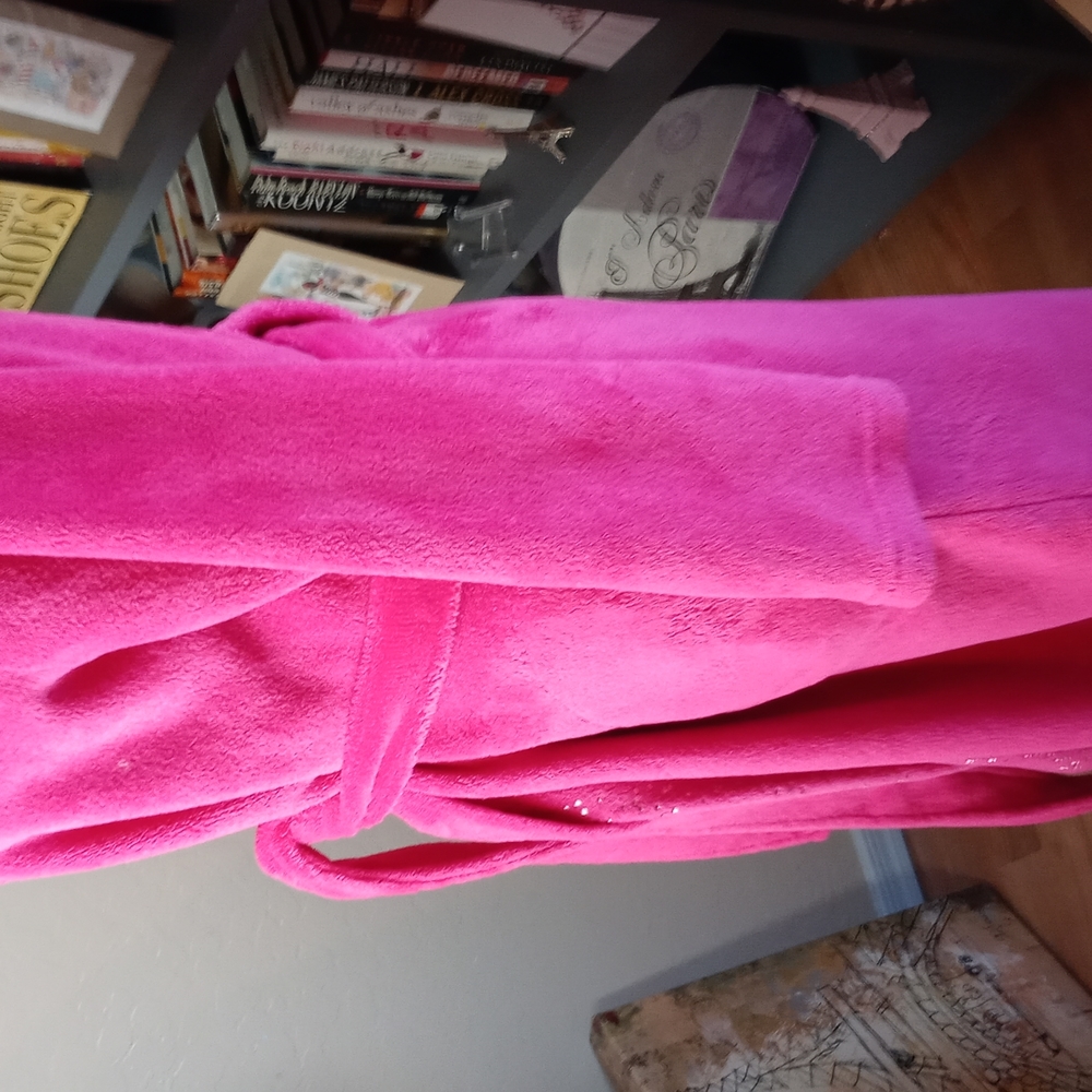 Ulta Beauty Plush Robe - Picture 3 of 7